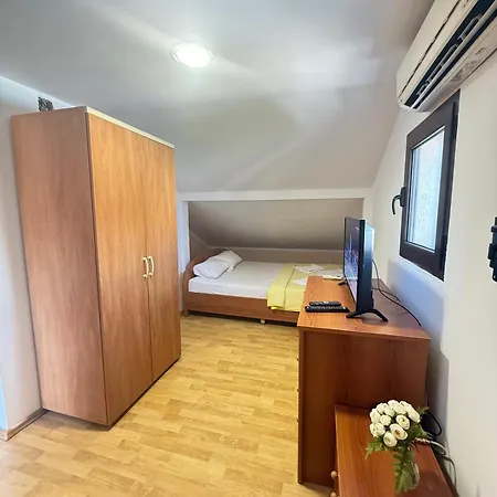 Astra Apartment *