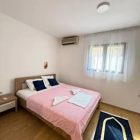 Astra Apartment *